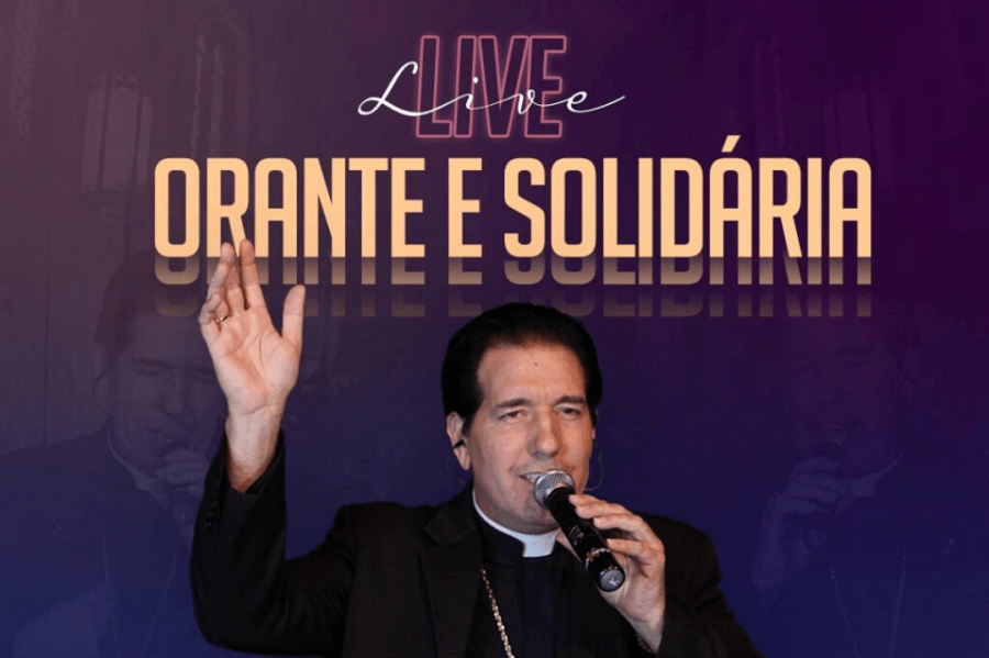Live orante e solidária: Dom Paulo cantando com a família