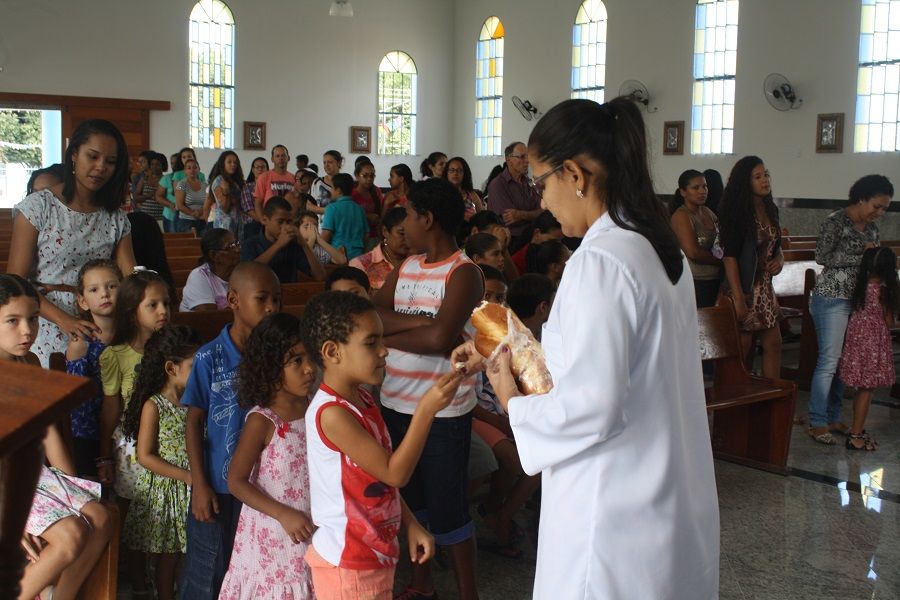 Missa das crianças no dia da Festa de São João Batista 2016