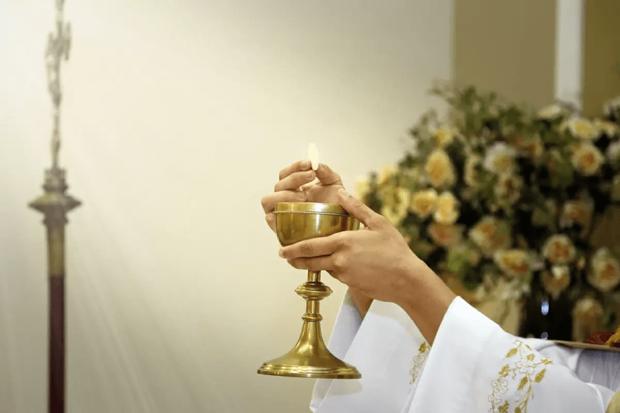 Formação Litúrgica, Ficha 55: Na Missa, o Pão da Vida é partilhado em duas mesas!